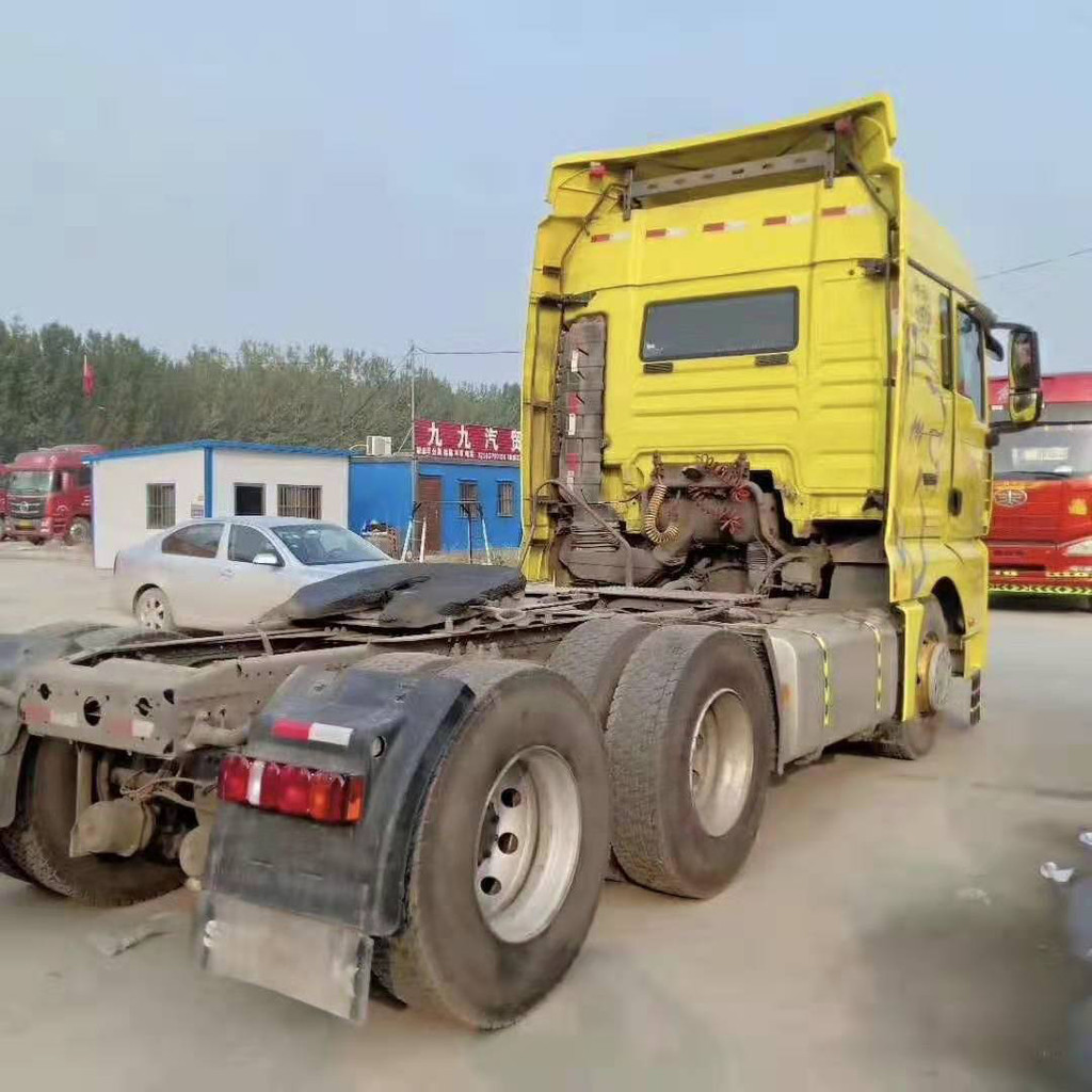生利二手杉德卡牽引車 雙驅(qū)輕體、德國曼發(fā)動機(jī)與采埃浮變速箱的卓越組合